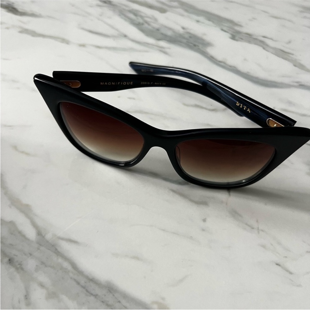 Dita Magnifique Cat Eye Sunglasses ๐ถ๏ธโจ - Picture 4 of 7